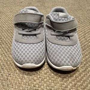 Nike toddler sneakers size 5c